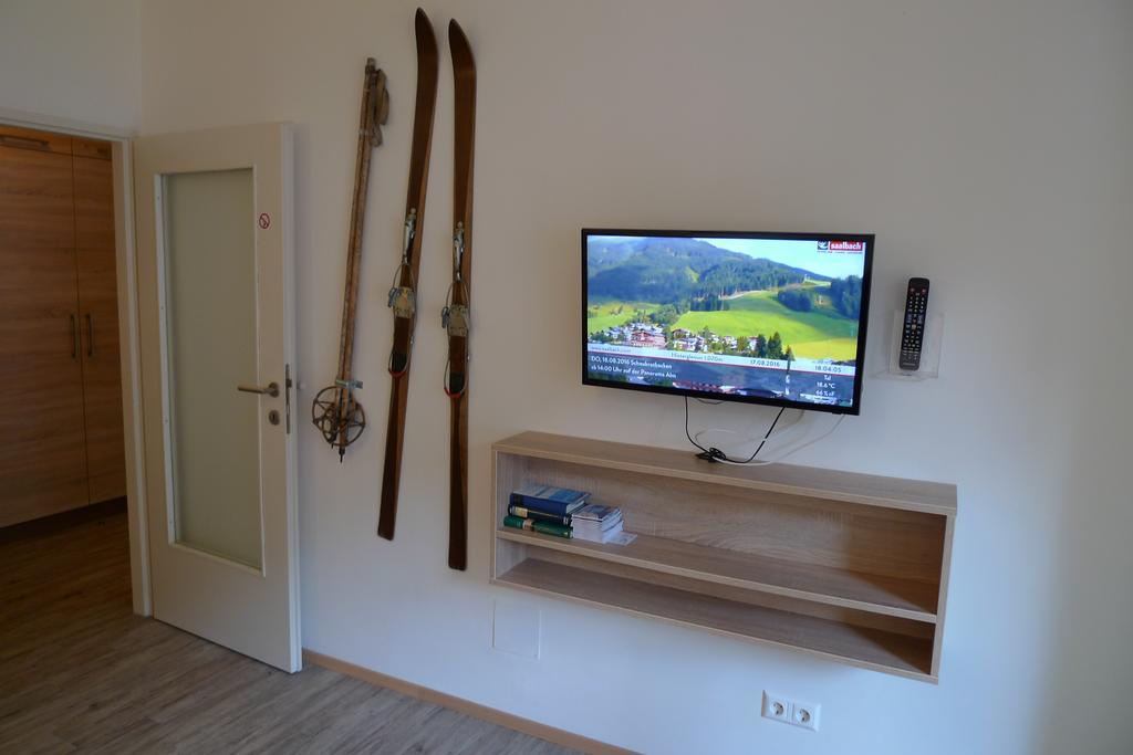 Ferienwohnung Loitfelder-Pang ザールバッハ・ヒンターグレム エクステリア 写真