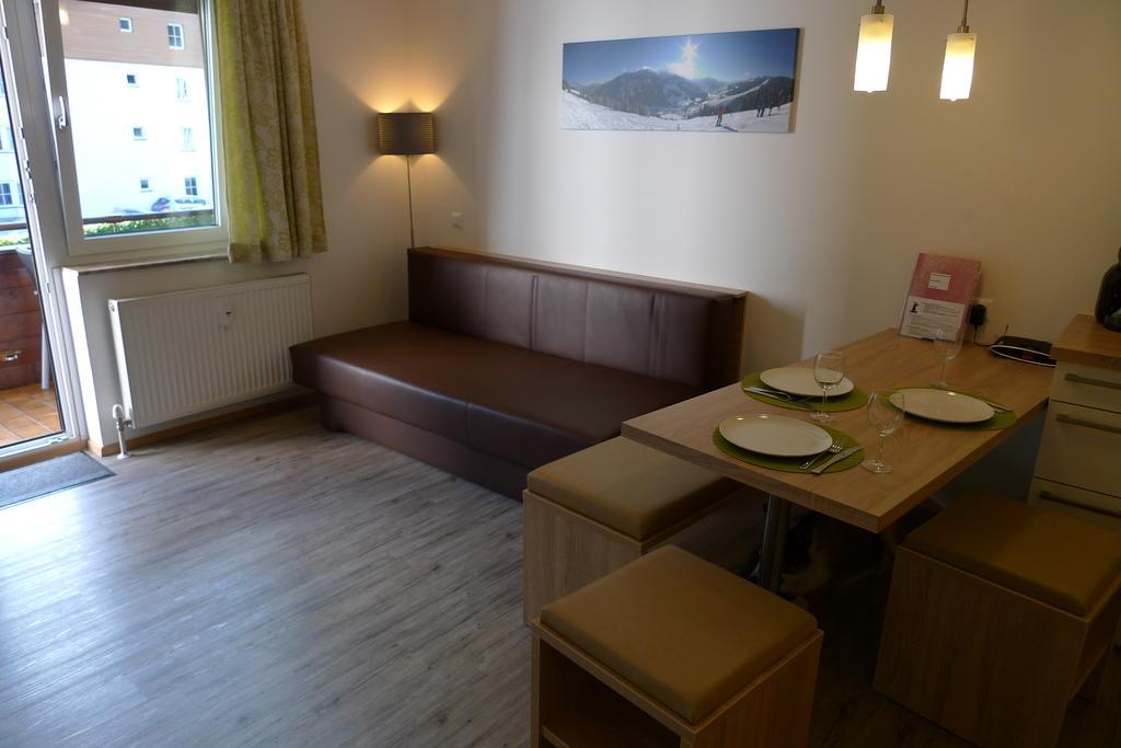 Ferienwohnung Loitfelder-Pang ザールバッハ・ヒンターグレム エクステリア 写真